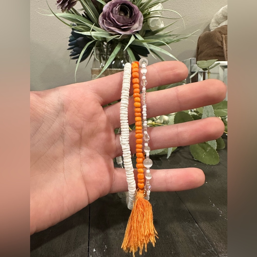 🔥Vibrant Orange and White Beaded Bracelet Set - Picture 2 of 4